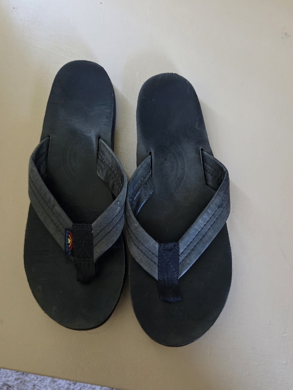 Rainbow Single Layer Arch Support Leather Flip Flops Black Women’s Small 5.5-6.5